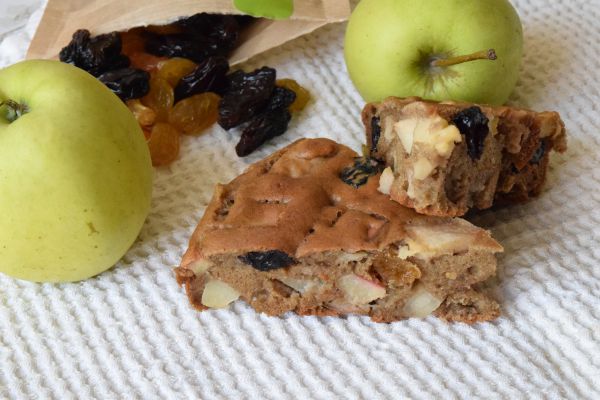 Диетическая шарлотка с яблоками в духовке (ПП) — рецепт с фото