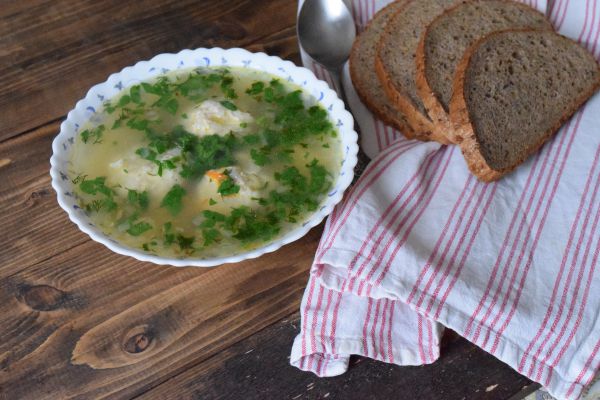 Суп с куриными фрикадельками и рисом - рецепт с фото